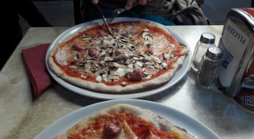 Pizzeria Le Delizie food