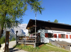 Rifugio Croda Rossa Rotwandwiesenhutte outside