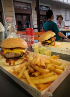 Macinata Sarti Di Burger food