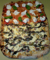 Mondo Pizza food