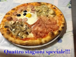 Pizzeria All'angolo food