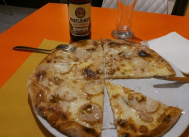 L' Angolo Della Pizza food