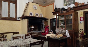 Trattoria Da Erminio inside