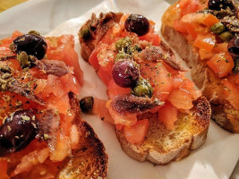 La Bruschetta food