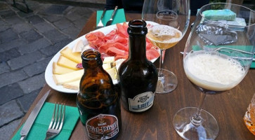 La Bottega Degli Antichi Sapori Le à Vin food