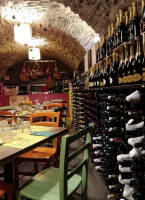 La Bottega Degli Antichi Sapori Le à Vin inside