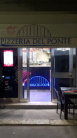 Pizzeria Del Ponte inside