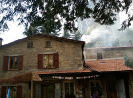 Rifugio Forte Dei Marmi outside