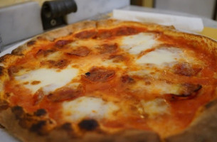 Pizzeria Toto' Con Forno A Legna food