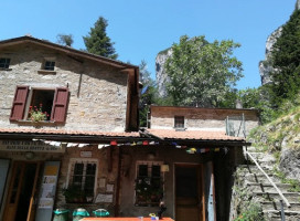 Rifugio Forte Dei Marmi outside