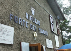 Rifugio Forte Dei Marmi outside