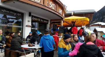 Apres Ski Saltos outside