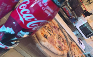 Pizza E Coca food