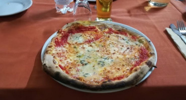 Pizzeria Don Ciro La Piccola 10+10 food