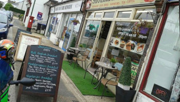 The Shoreham Cafe outside