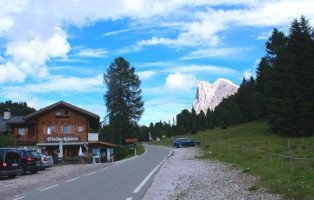 Edelweisshuette Villnoess-funes outside