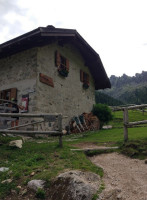 Rifugio Caldenave outside