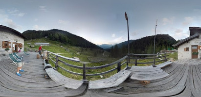 Rifugio Caldenave outside