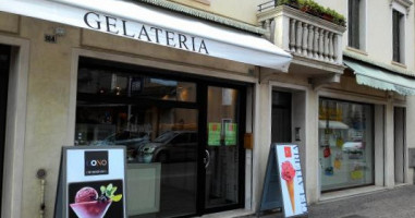 Gelateria Conodombra outside