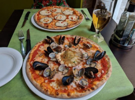 Pizzeria Dolfin food