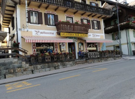 Alpino, Gelateria E Pasticceria outside