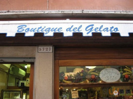 La Boutique Del Gelato inside