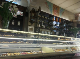 Pasticceria Gambalunga inside