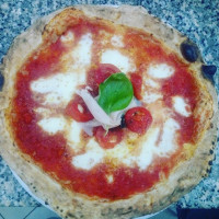 Divina Margherita Pizza food