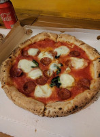 Divina Margherita Pizza food