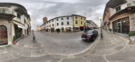 Pasticceria Montanelli outside