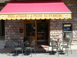 Benedetti's Pizza inside