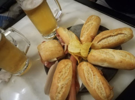 100 Montaditos food