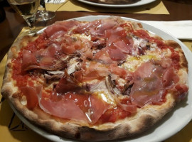 Il Pizzomane food