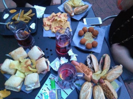 100 Montaditos food