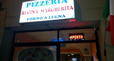 Pizzeria Regina Margherita inside