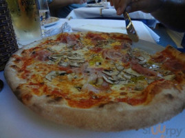 Pizzeria Maxim food