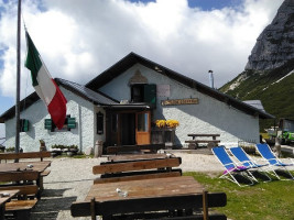 Rifugio Ciareido outside