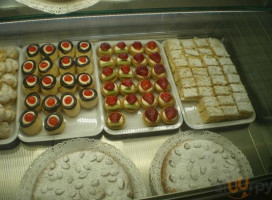 Gelateria Pasticceria F.lli Bazzani food