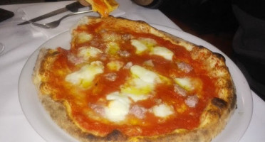 Pizzeria Vesuvio food