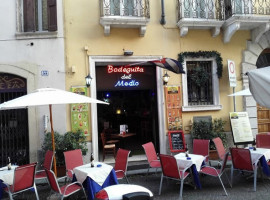 La Bodeguita Del Medio inside