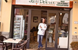 Gelateria Le Delizie Alessio Calamini outside