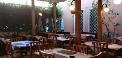Vesuvio Pizzeria inside