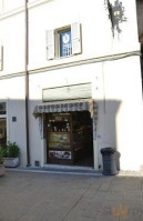 La Bottega Dei Sapori Slow Food Store outside