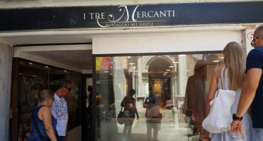 I Tre Mercanti food