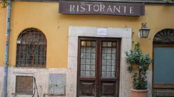 Arco Di S. Calisto food