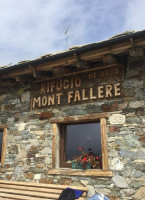 Rifugio Mont Fallere outside