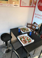 Pizzeria I Portici food