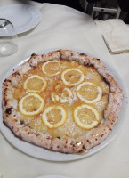 Pizz E Maccarun food