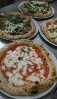 Pizz E Maccarun food