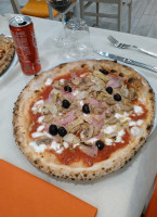 Pizz E Maccarun food